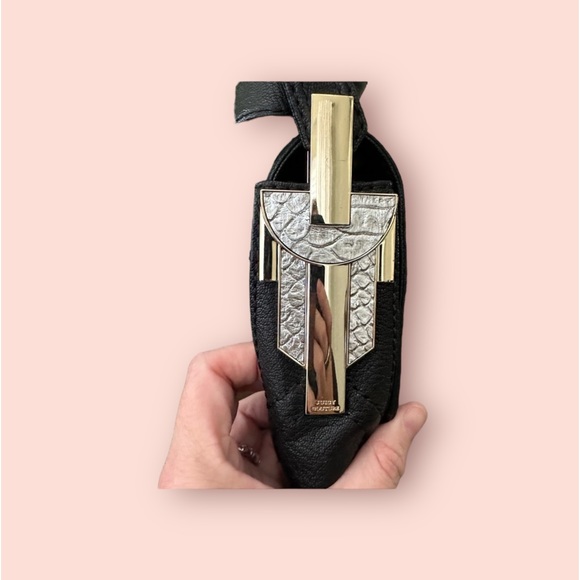 Juicy Couture Deco Glam
Shelby Satchel - Picture 2 of 6